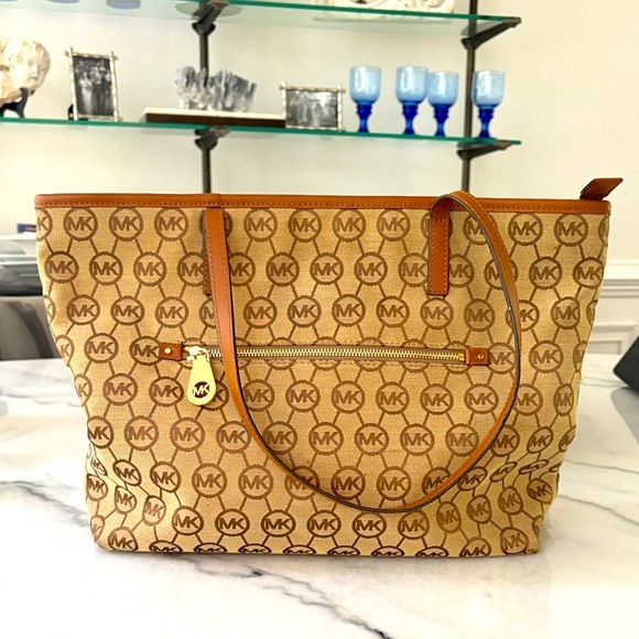 Michael Kors Signature Canvas Tote Bag Large Tan and Brown - Picture 1 of 8
